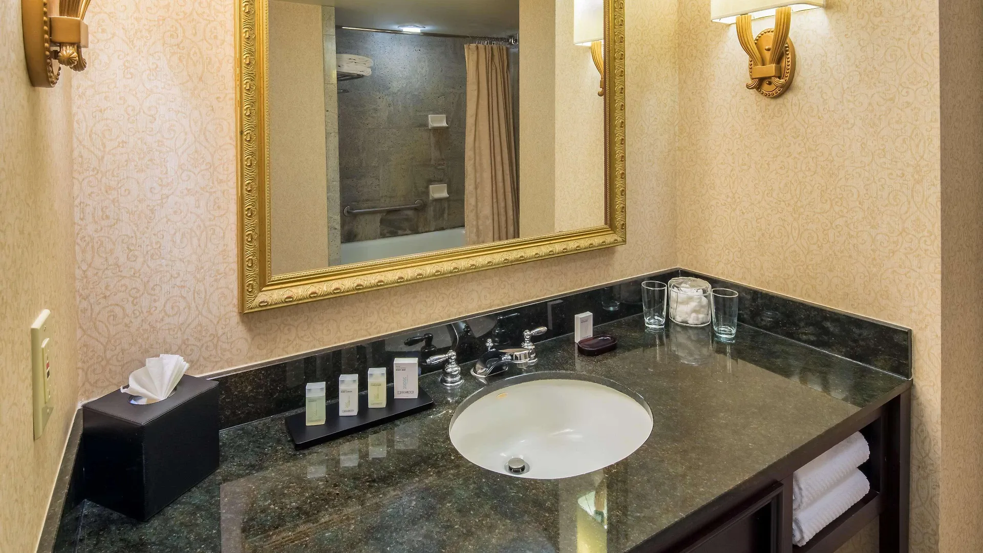 Embassy Suites By Hilton Portland Downtown Szálloda