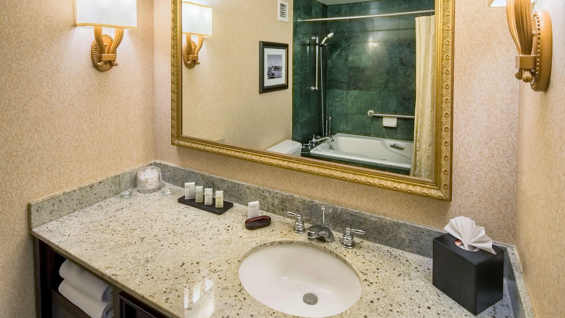 Hotel Embassy Suites By Hilton Portland Downtown